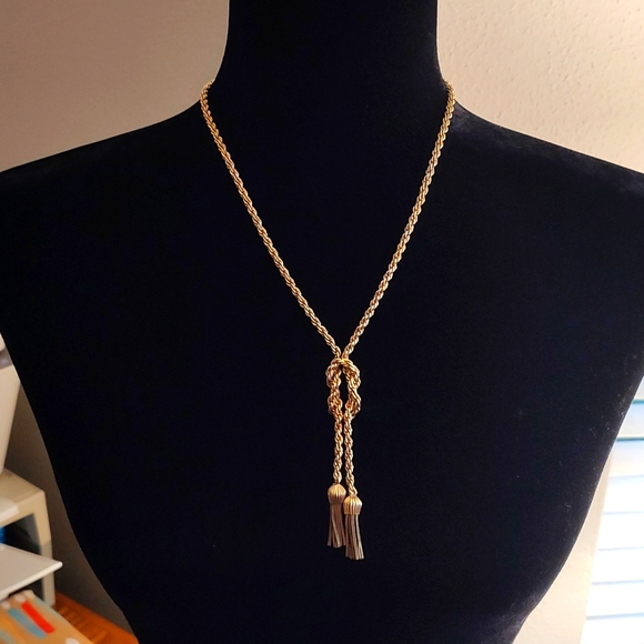 Vintage Gold Tone Lovers Knot Chain Necklace - Picture 1 of 6